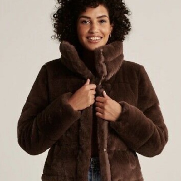 COPY - A&F Faux Fur Mini Puffer - Picture 3 of 6
